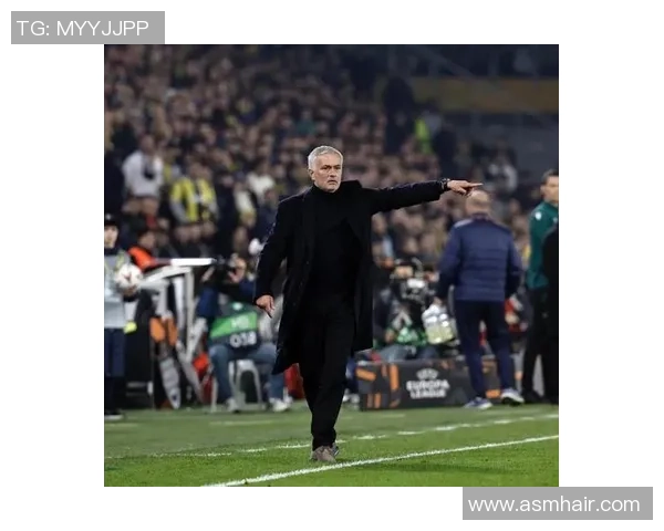 欧联杯激战那不勒斯3-0巴萨引发争议判罚全场沸腾